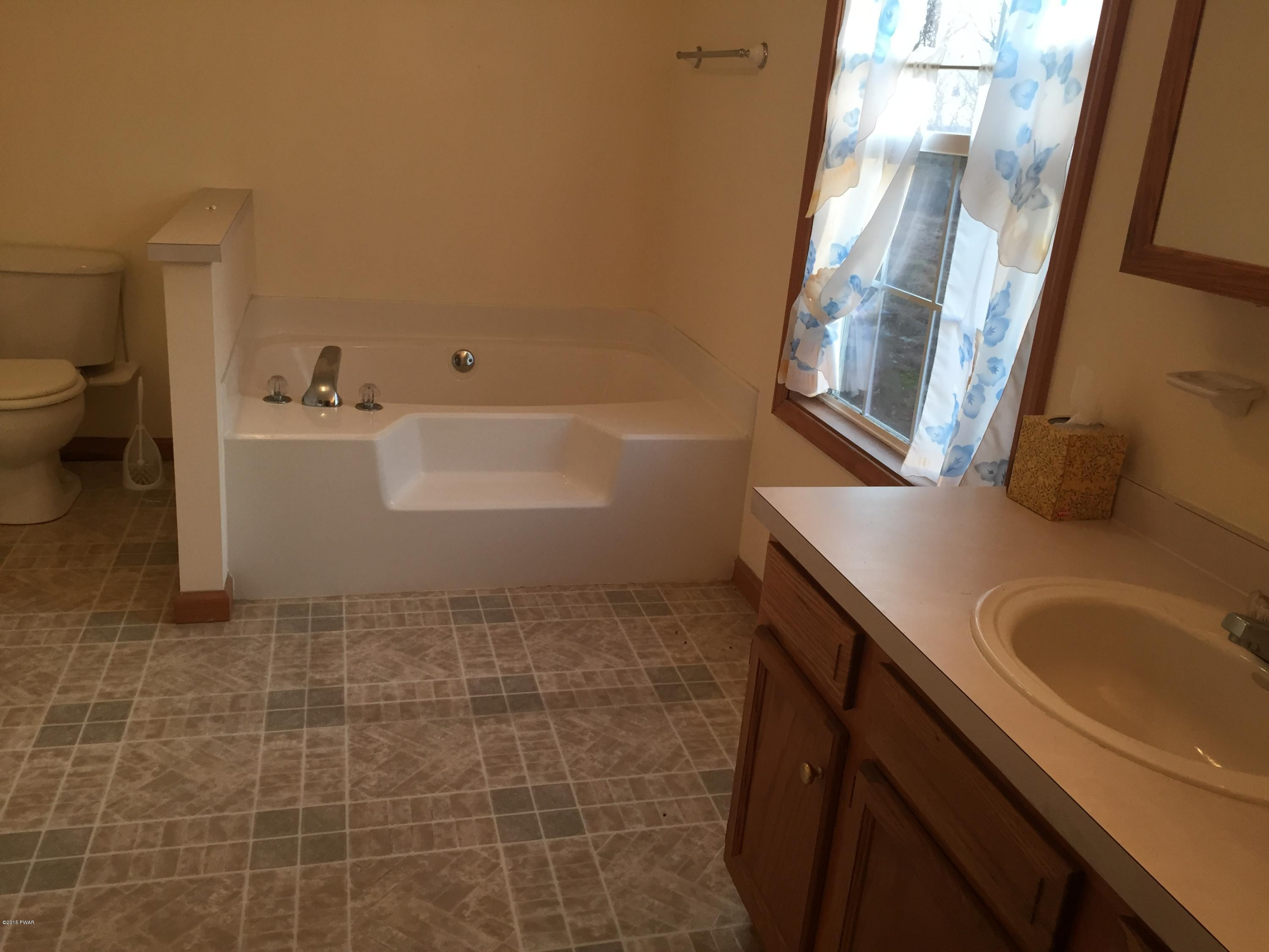 129 Maple Ridge Road Milford, PA 18337 - Photo 15 of 25