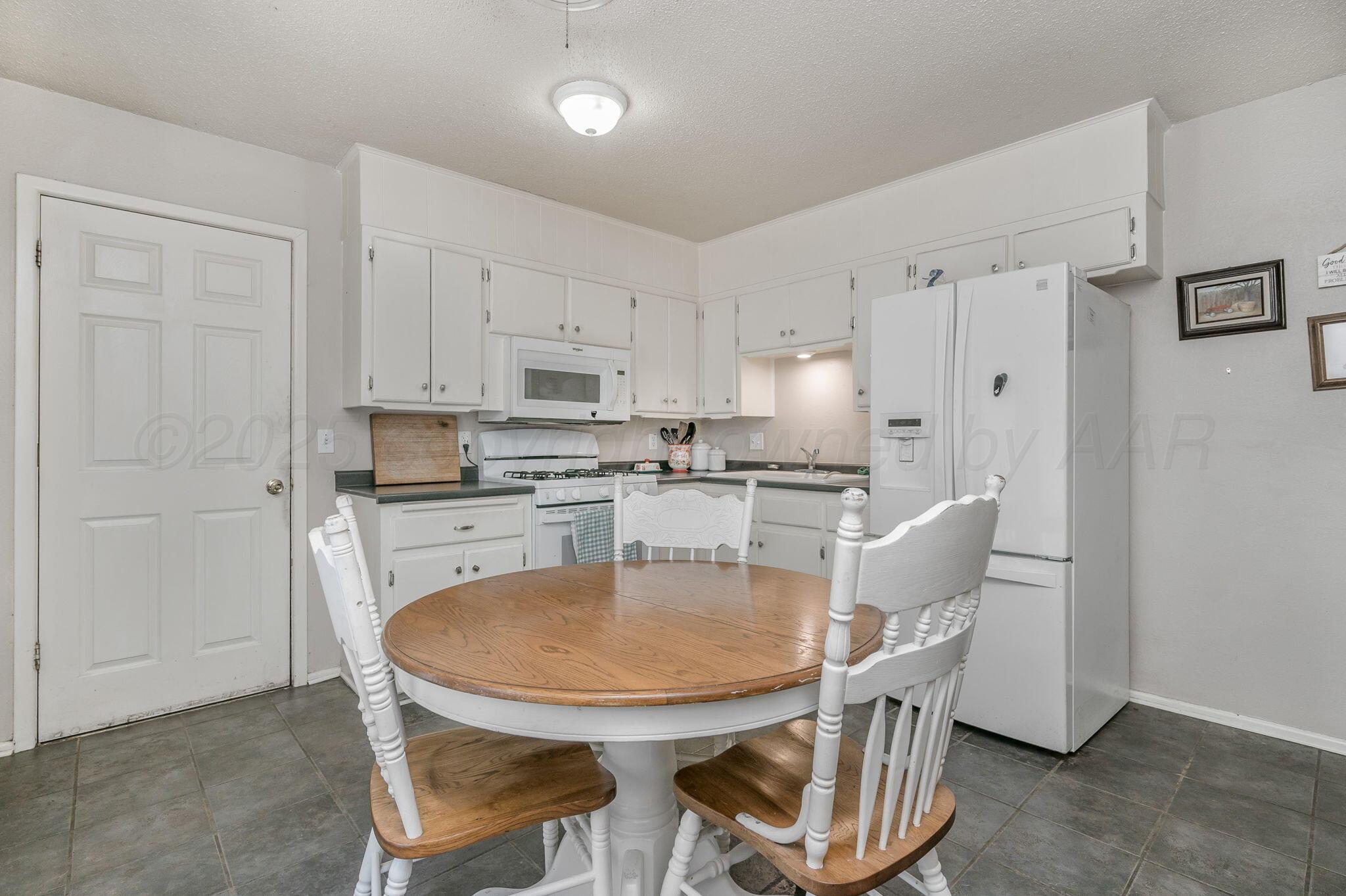 5222 South Travis Street Amarillo, TX 79110 - Photo 6 of 16 5222 S Travis St 08