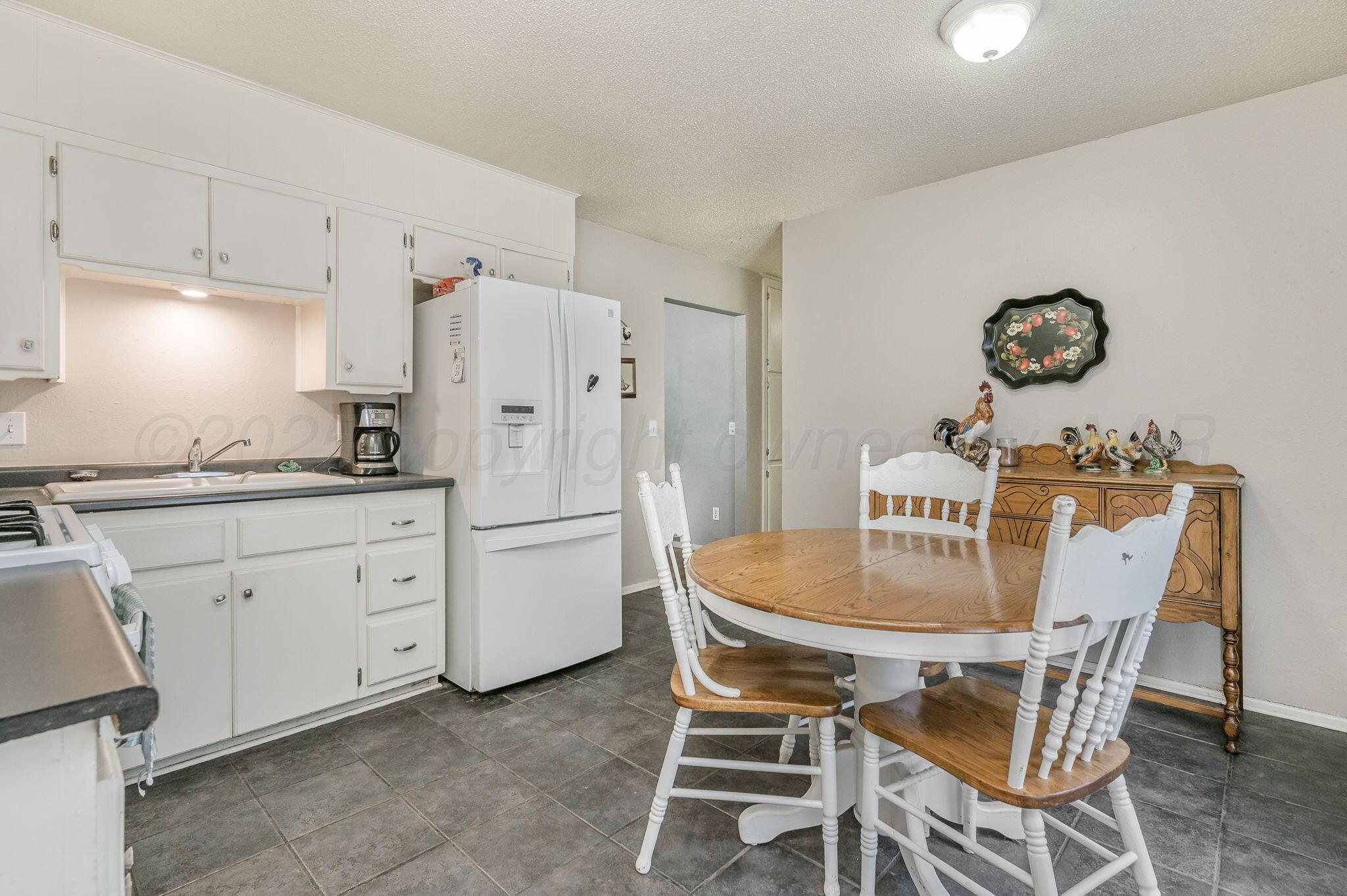 5222 South Travis Street Amarillo, TX 79110 - Photo 8 of 16 5222 S Travis St 10