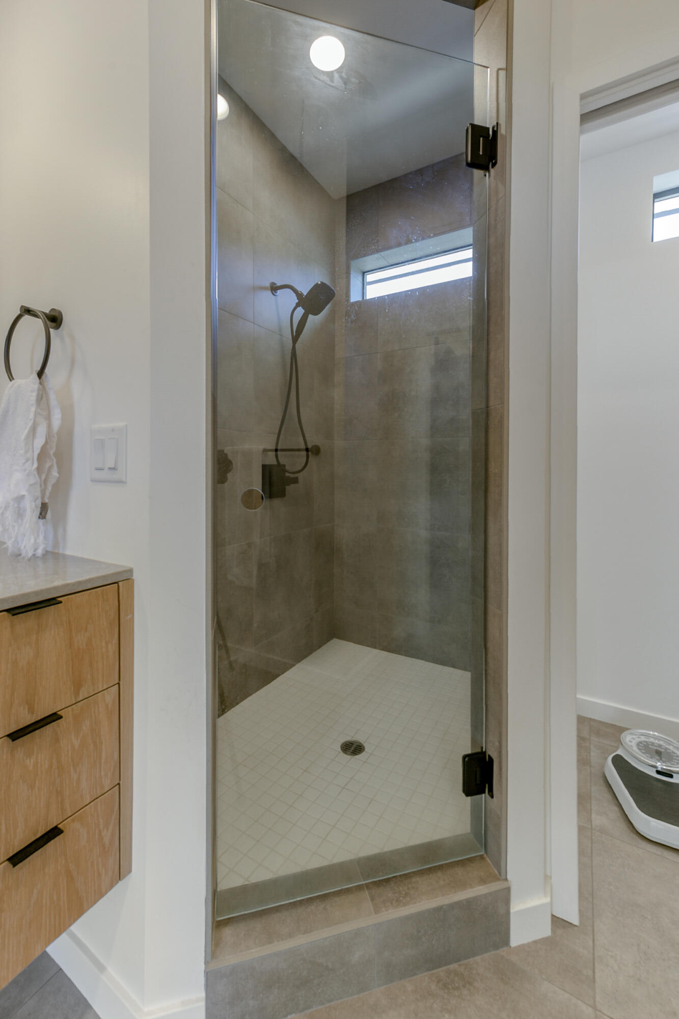288 Tourmaline Way Redding, CA 96003 - Photo 24 of 46 a bathroom with a shower