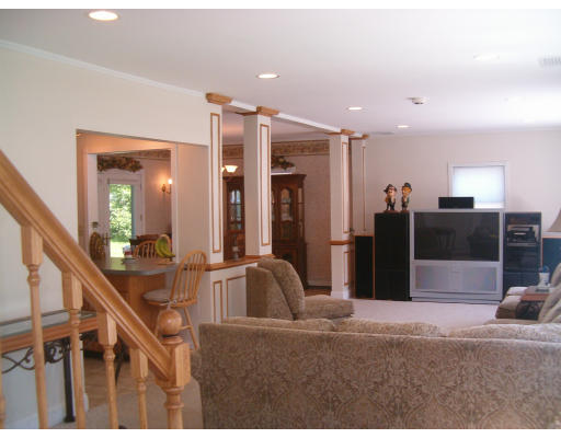 42 Elizabeth Road Billerica, MA 01821 - Photo 8 of 19