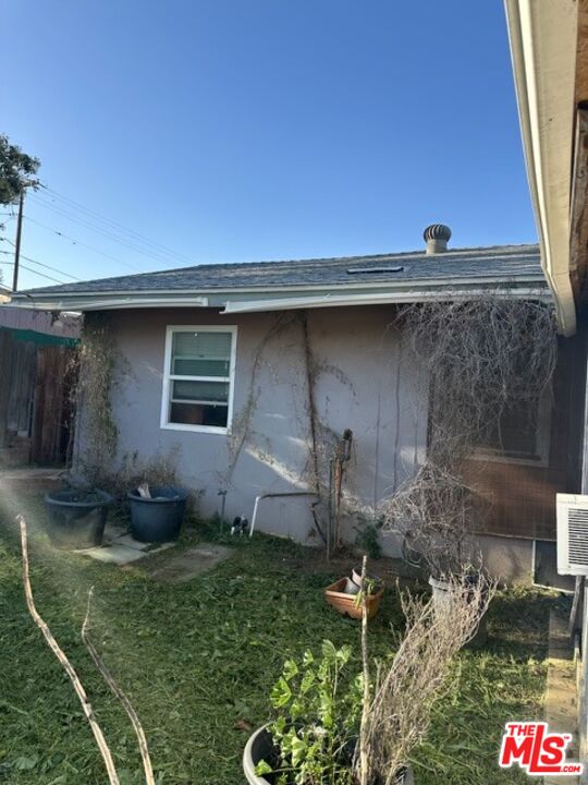 11578 Flower Street Riverside, CA 92505 - Photo 19 of 20 a backyard of a house with table and chairs