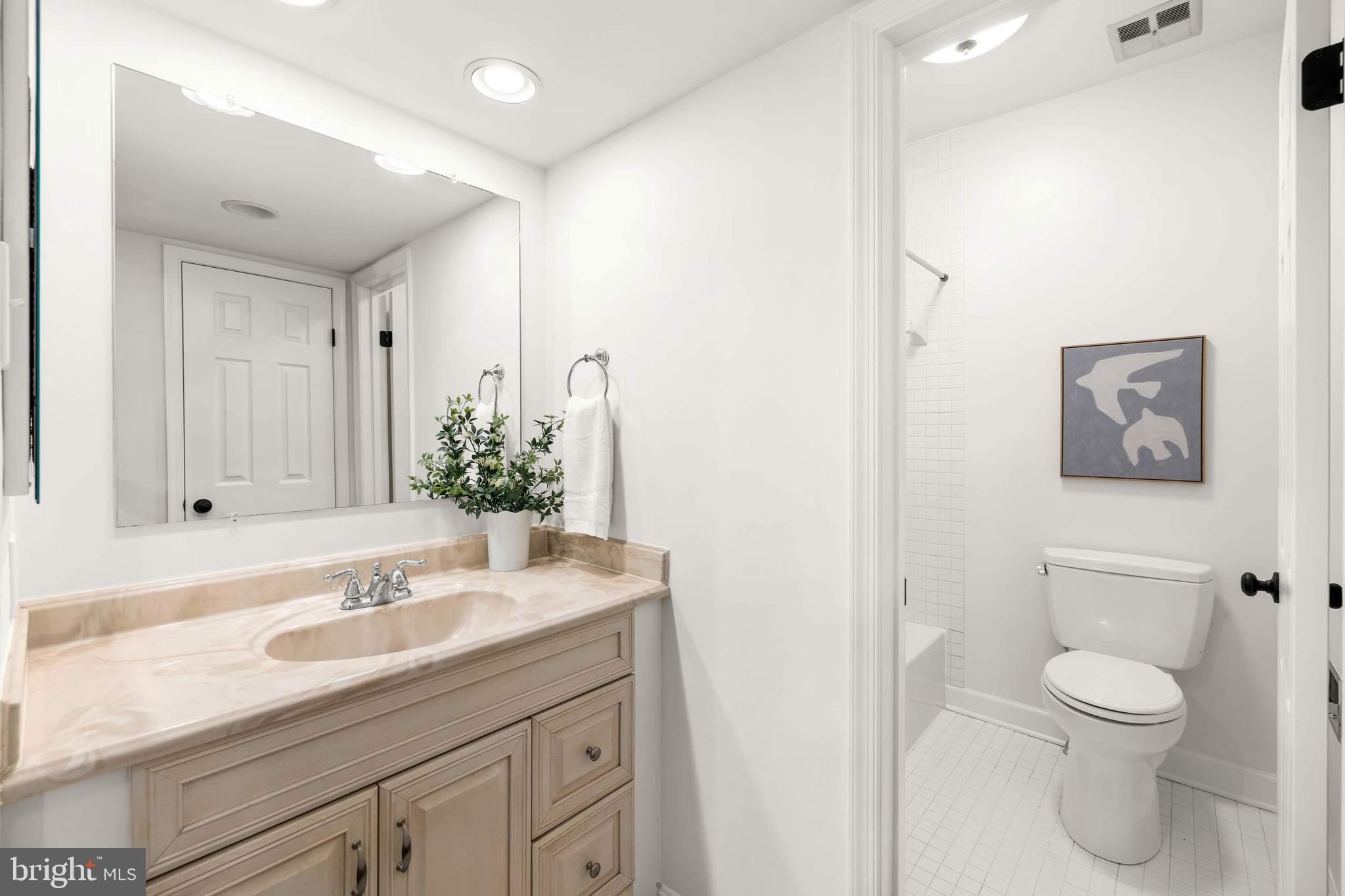 22 15th Street Northeast, Unit 22 Washington, DC 20003 - Photo 21 of 40
