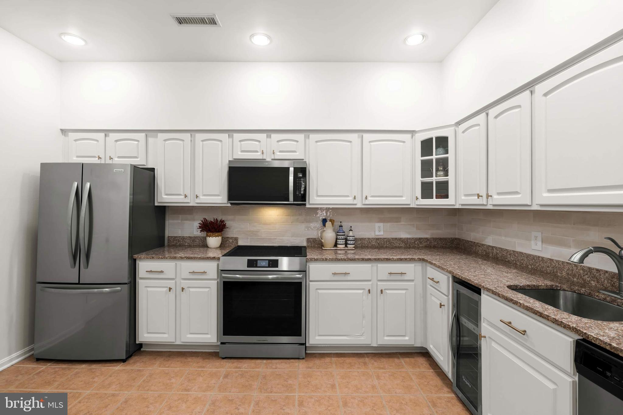 22 15th Street Northeast, Unit 22 Washington, DC 20003 - Photo 9 of 40