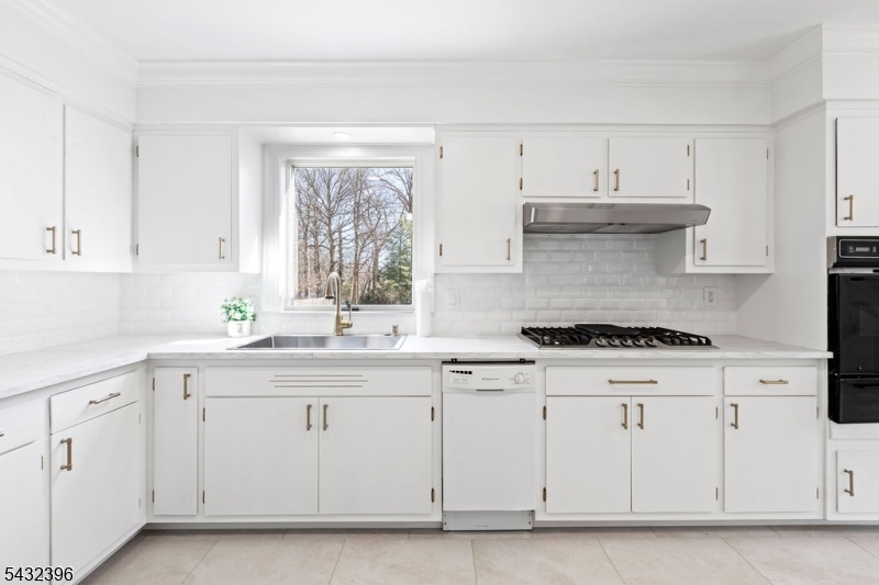 663 Mountain Avenue Springfield, NJ 07081 - Photo 5 of 18