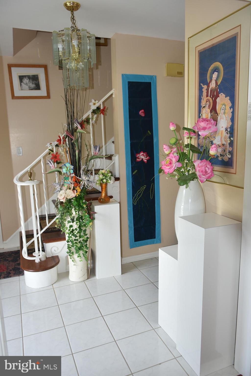 4901 Powell Road Fairfax, VA 22032 - Photo 7 of 64 Entry Hall Way