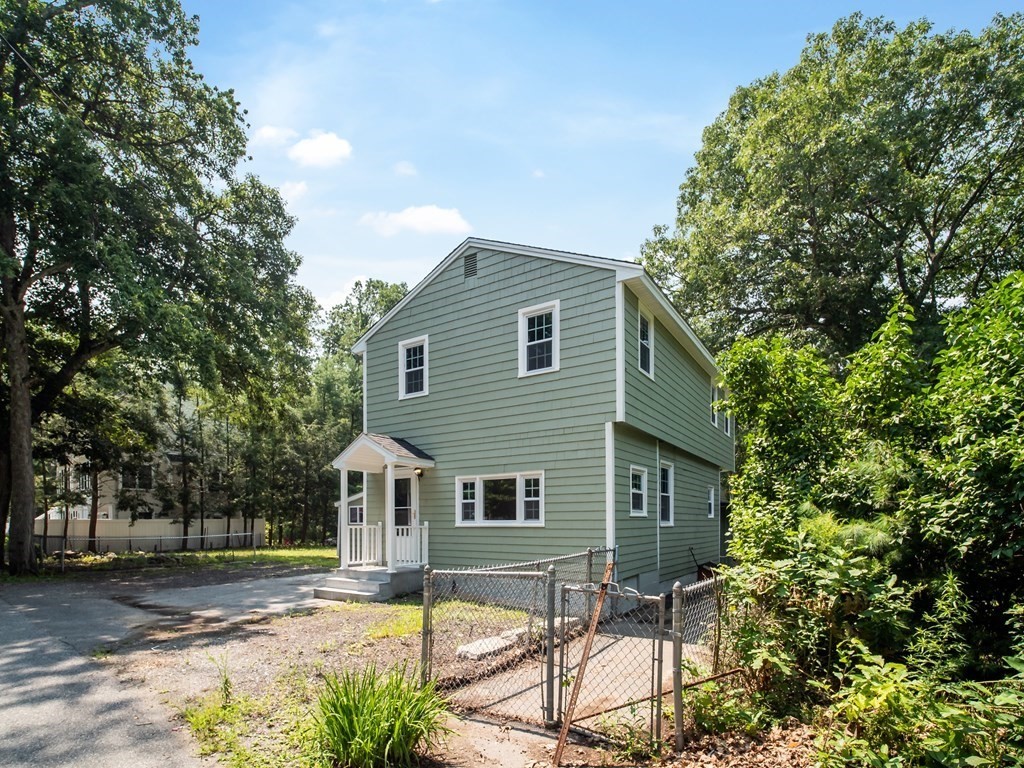 6 Braemore Road Billerica, MA 01821 - Photo 2 of 31