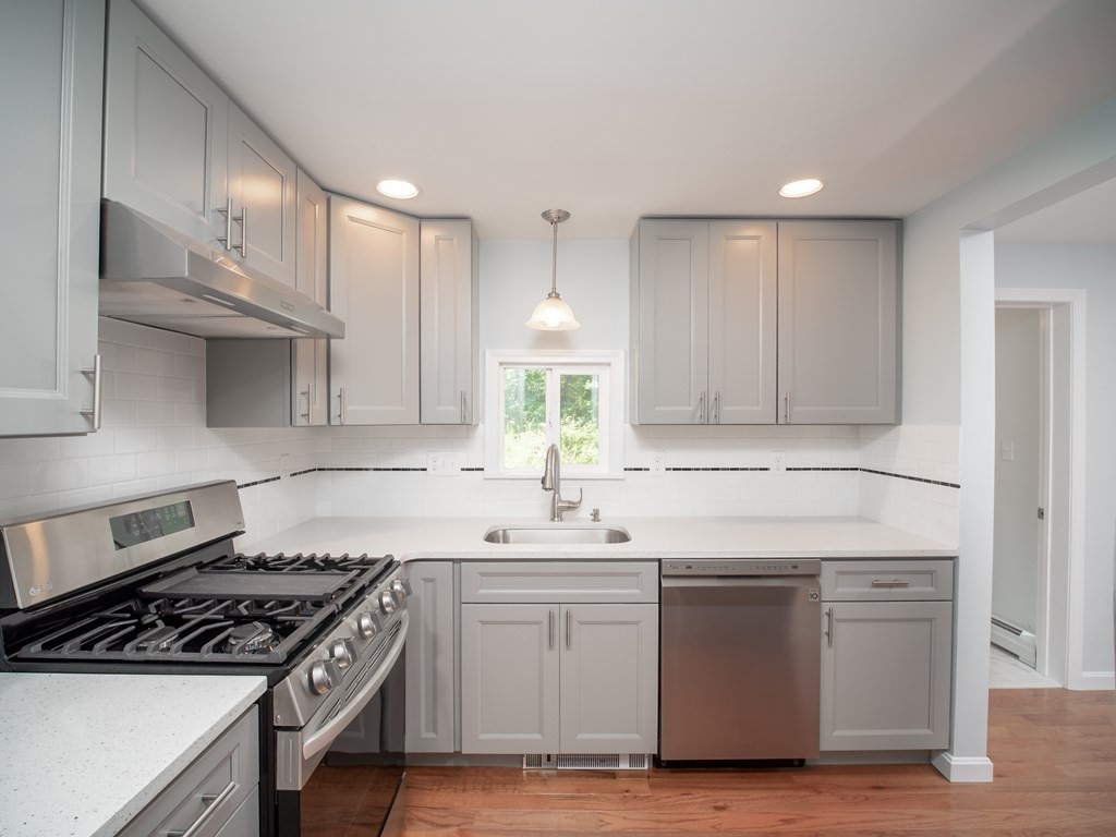6 Braemore Road Billerica, MA 01821 - Photo 5 of 31