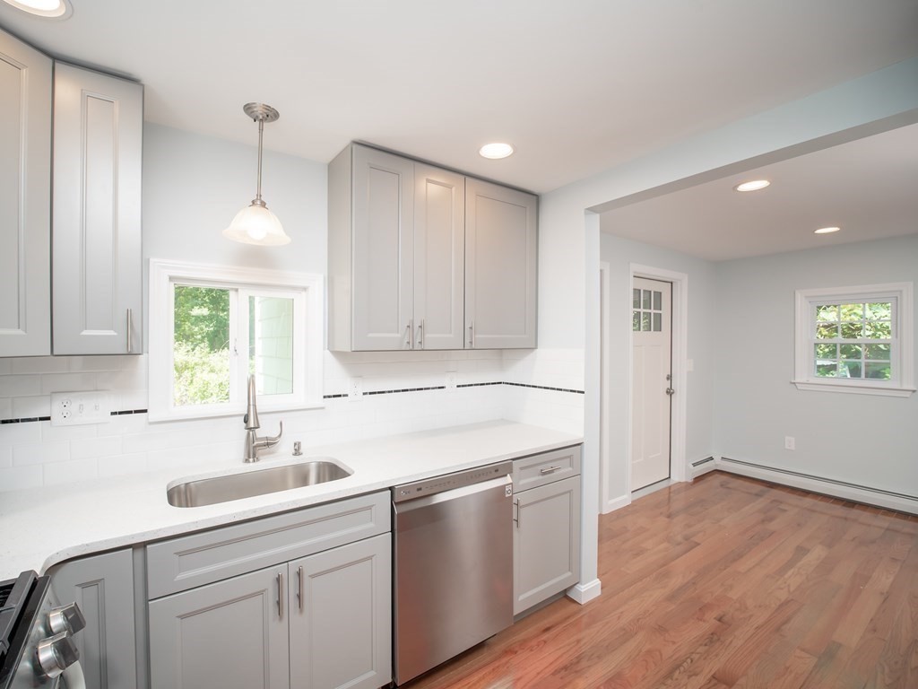 6 Braemore Road Billerica, MA 01821 - Photo 8 of 31