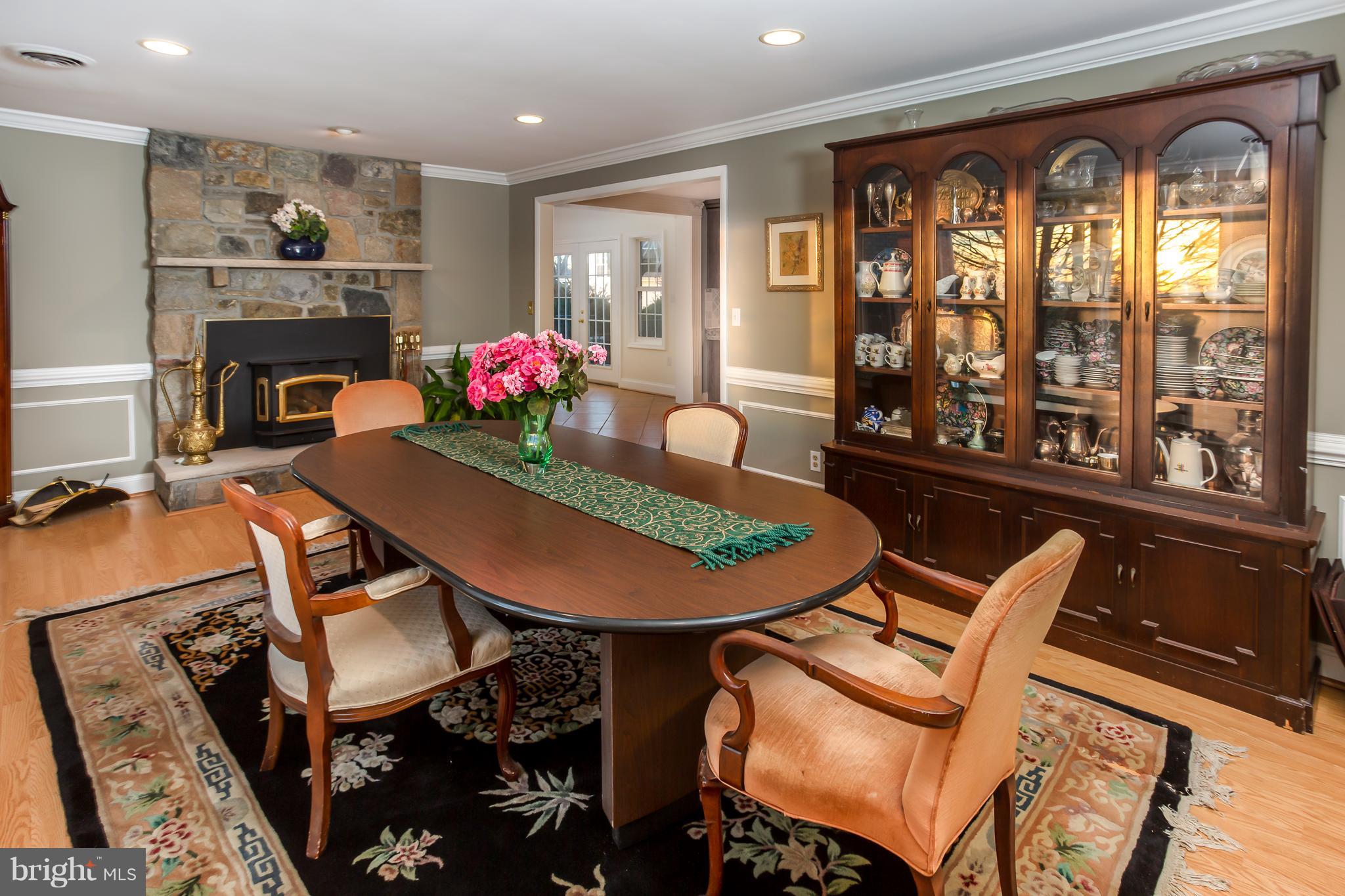 25701 Long Corner Road Gaithersburg, MD 20882 - Photo 3 of 41 Large Formal Dining Room - foyer view