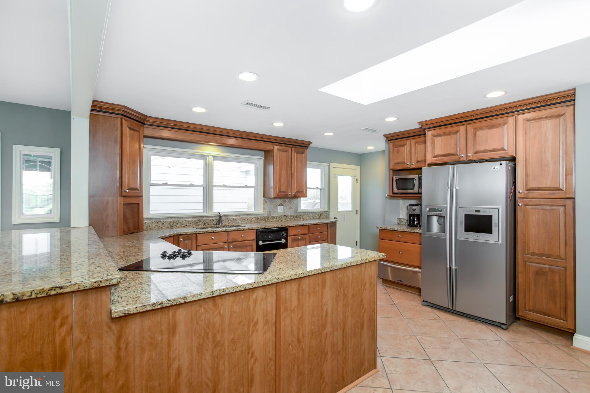 25701 Long Corner Road Gaithersburg, MD 20882 - Photo 8 of 41 Kitchen - Looking towards rear separate entrance