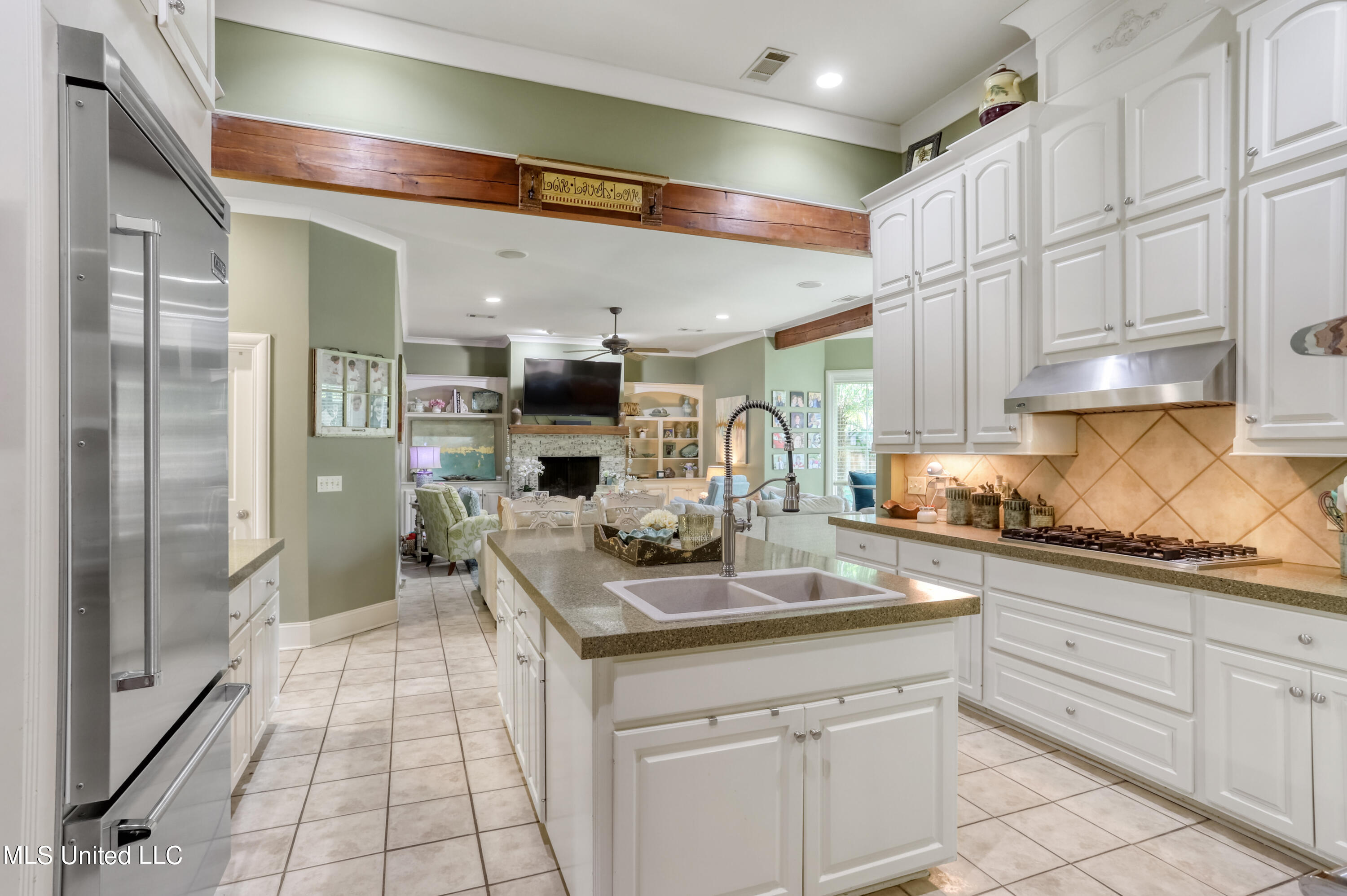 528 Heatherstone Court Ridgeland, MS 39157 - Photo 6 of 27 IMG_1193