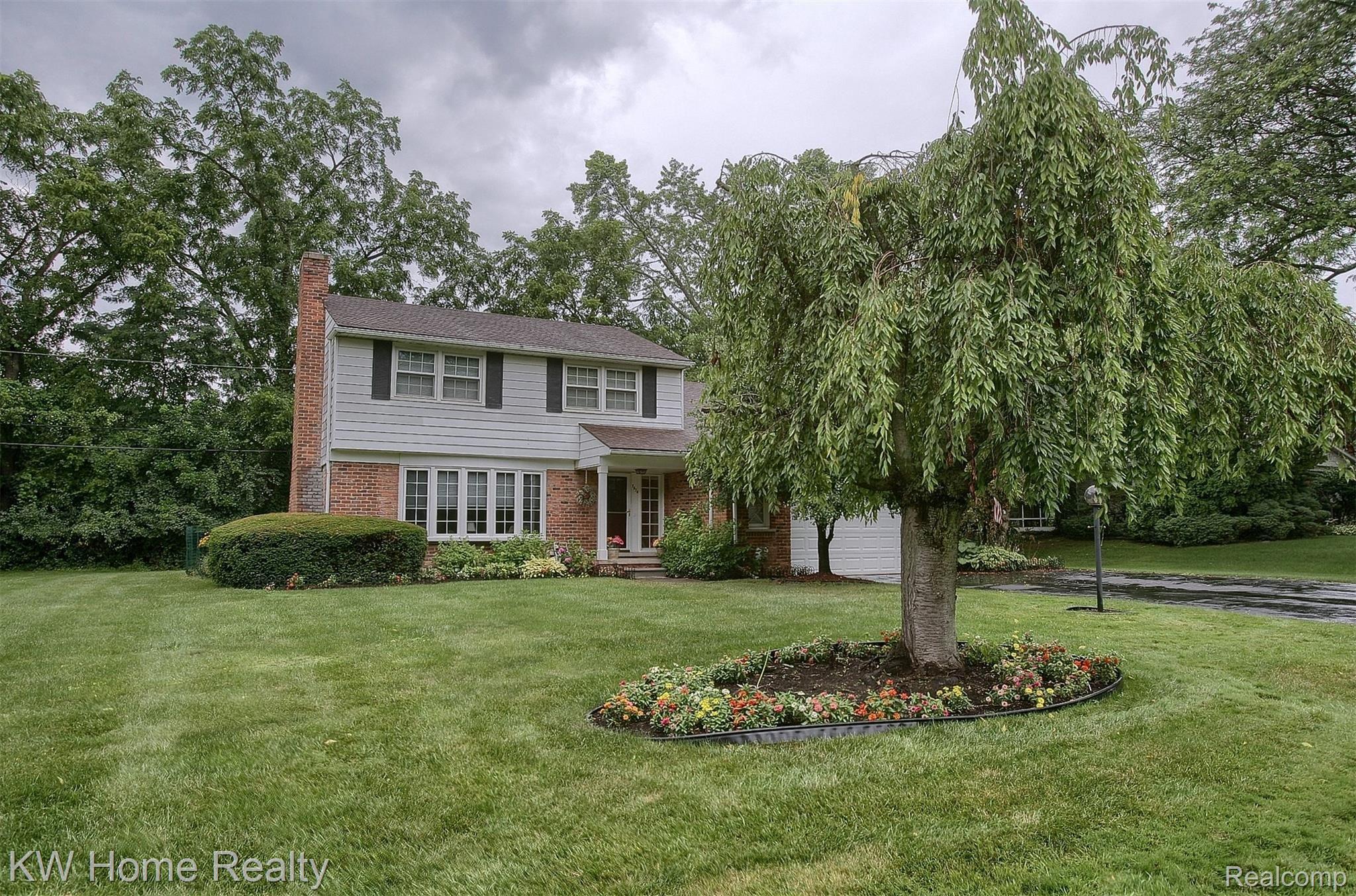 7074 Springridge Road West Bloomfield, MI 48322 - Photo 2 of 34 2-Front 2nd View.jpg