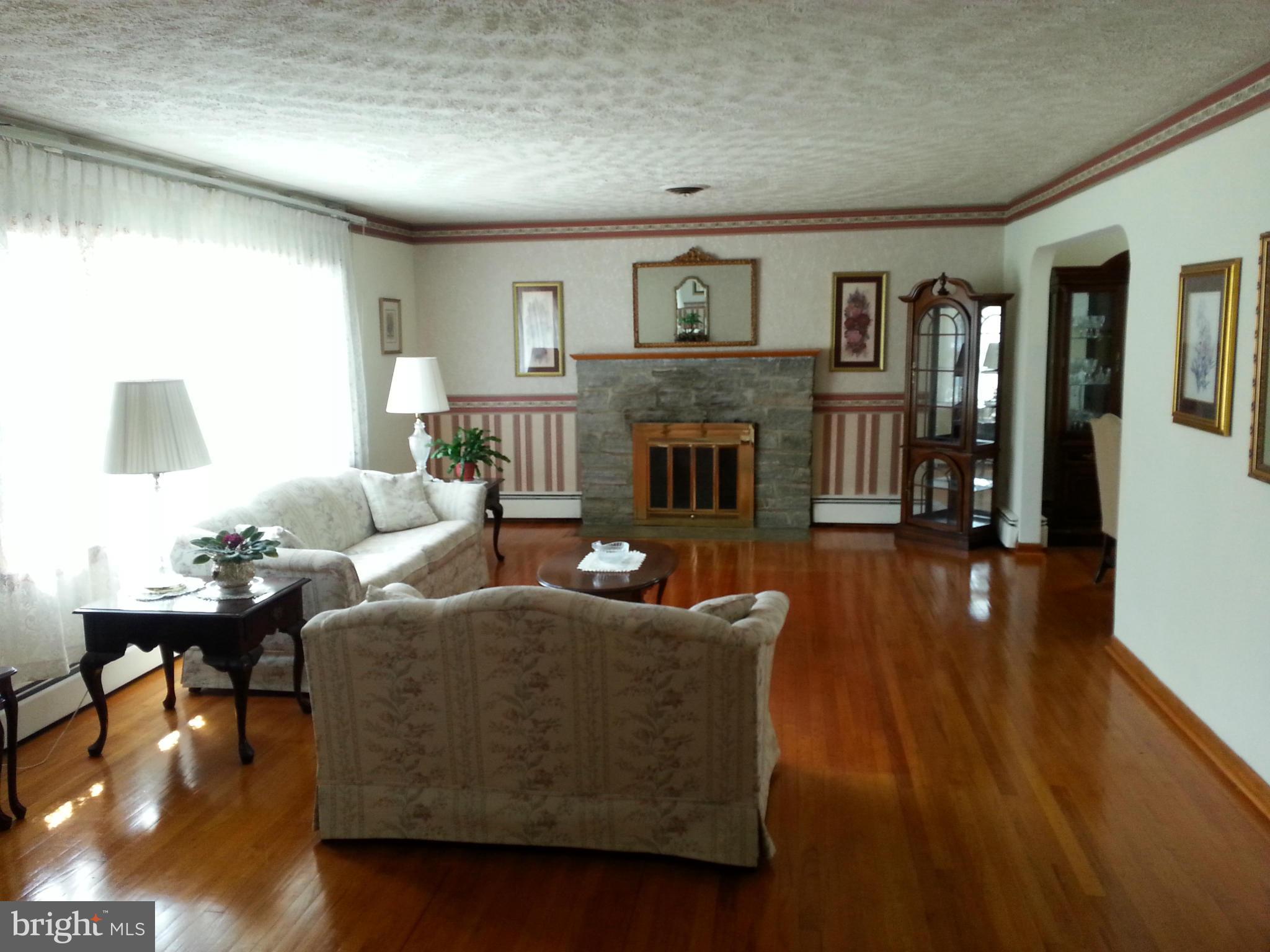 2400 Philadelphia Road Edgewood, MD 21040 - Photo 3 of 24 Living Room