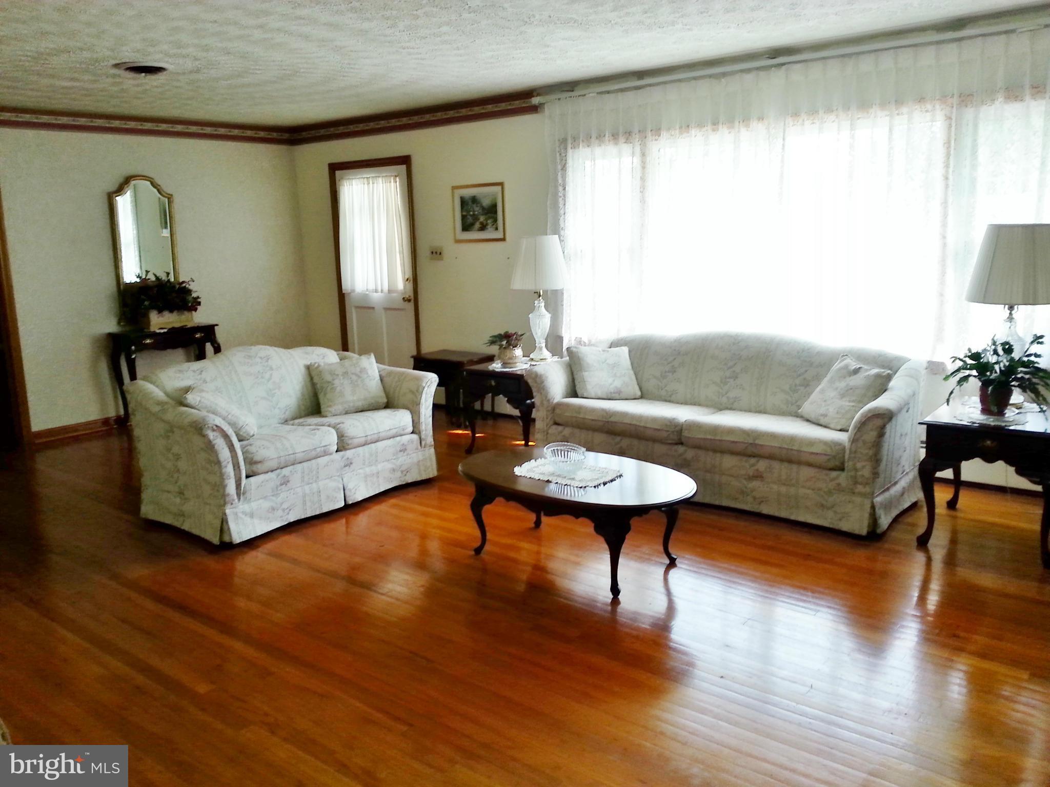 2400 Philadelphia Road Edgewood, MD 21040 - Photo 4 of 24 Living Room