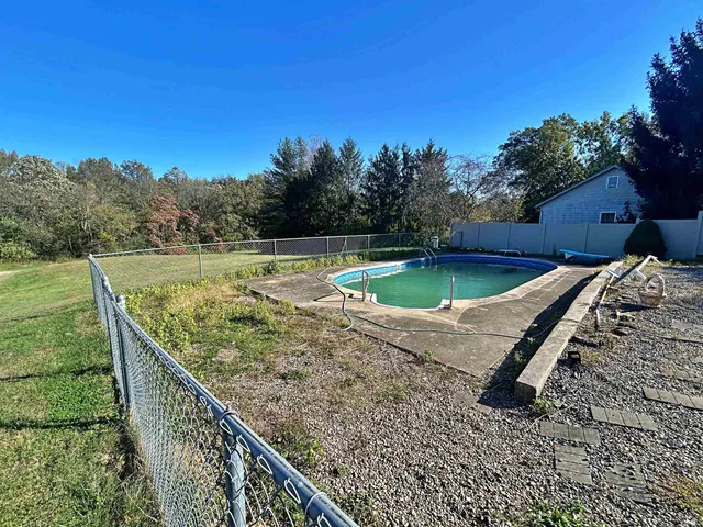 $275,000 | 690 Southridge Road, Loogootee, IN 47553