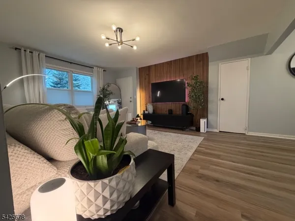 $2,100 | 1136 Valley Road, Unit 1B, Wayne, NJ 07470
