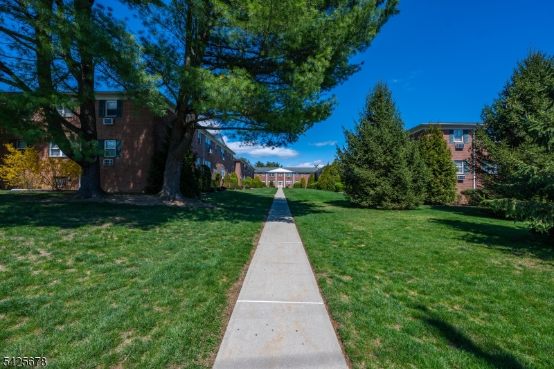 1136 Valley Road, Unit 1B Wayne, NJ 07470 - Photo 11 of 18