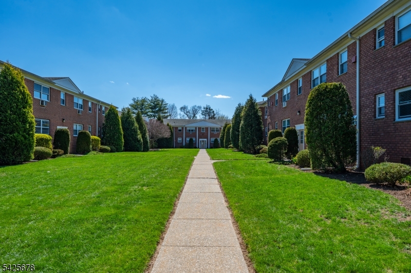 1136 Valley Road, Unit 1B Wayne, NJ 07470 - Photo 15 of 18