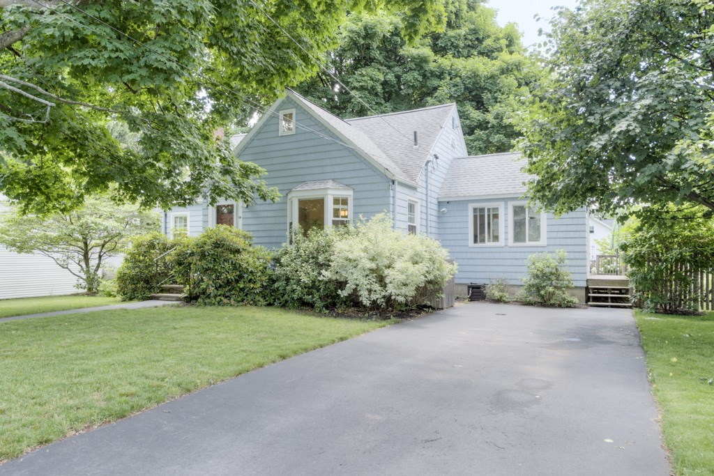14 Wahnita Road Worcester, MA 01606 - Photo 5 of 39 Gallery Image 5
