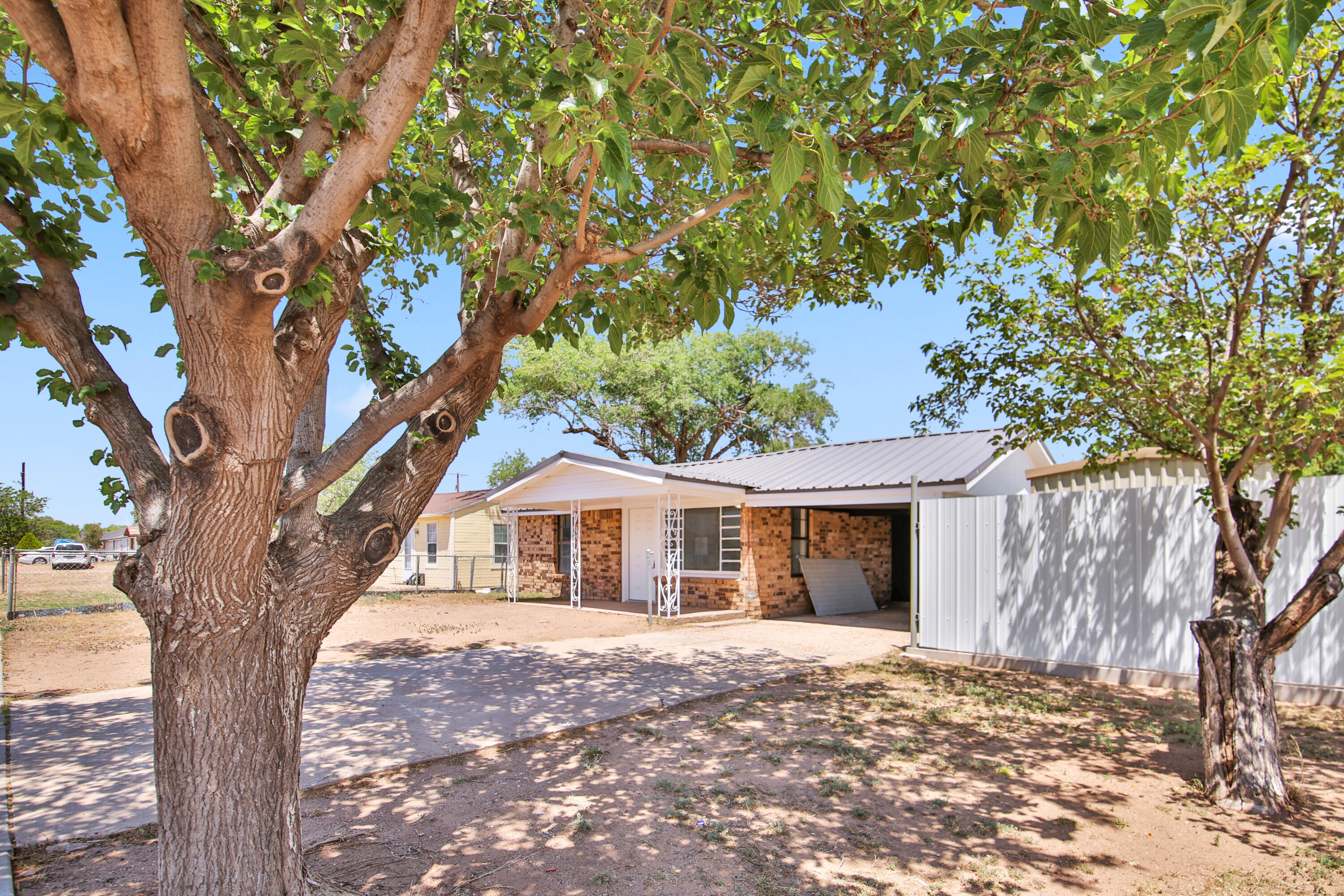 312 North Avenue R Lubbock, TX 79415 - Photo 3 of 26 IMG_9843