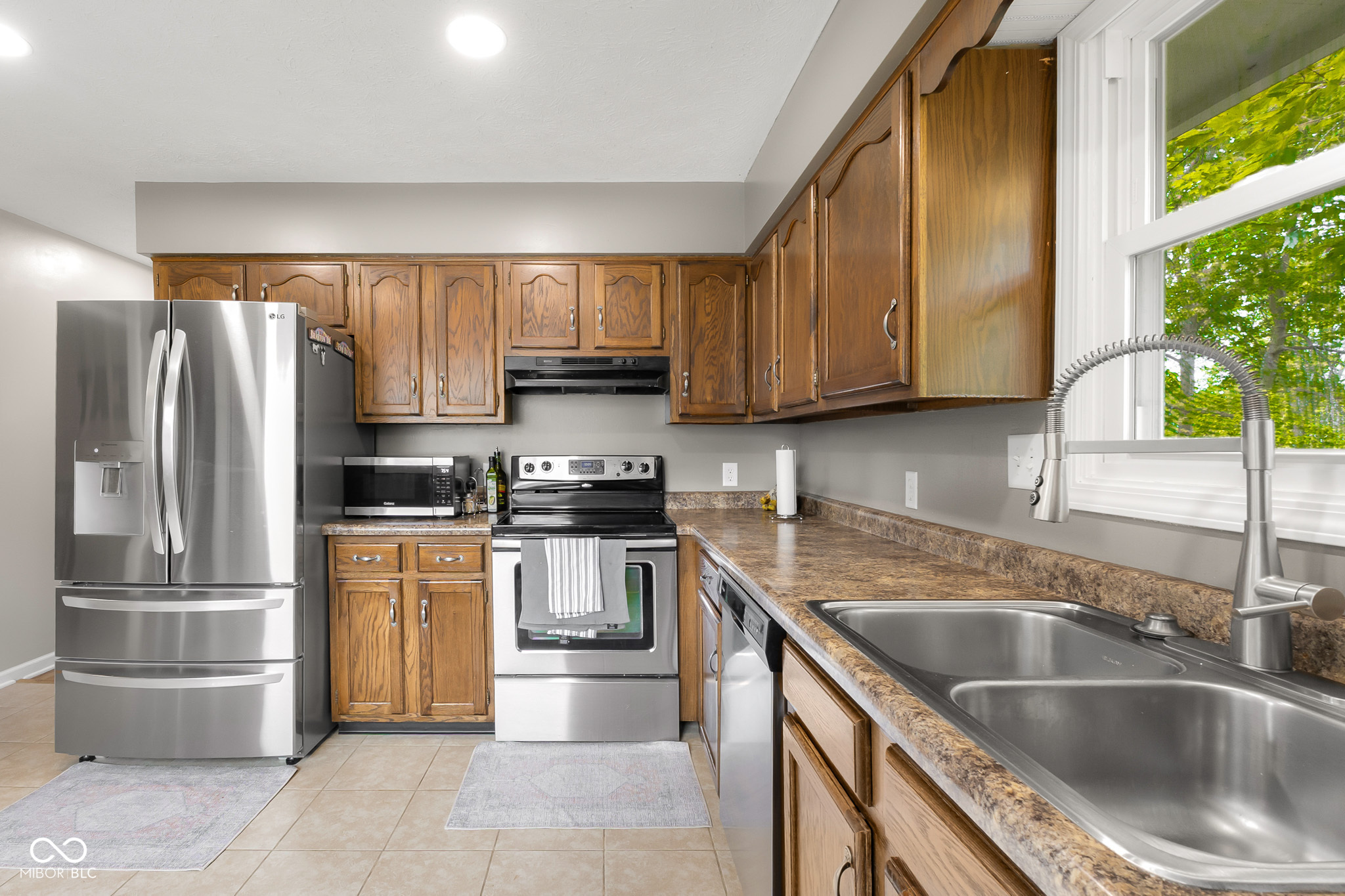 950 Countryside Lane Columbus, IN 47201 - Photo 11 of 47