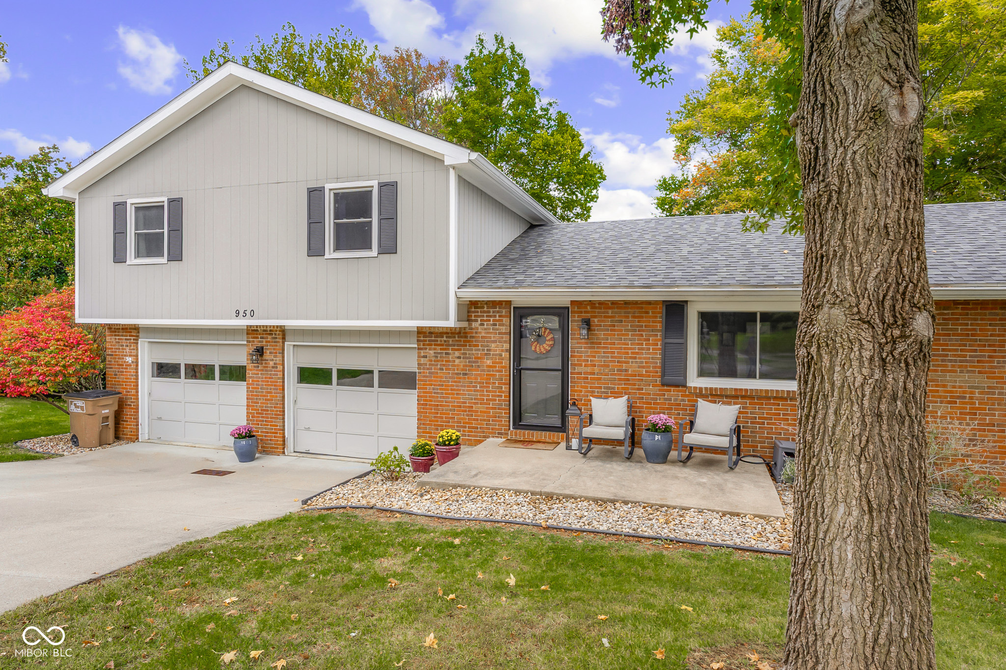 950 Countryside Lane Columbus, IN 47201 - Photo 2 of 47