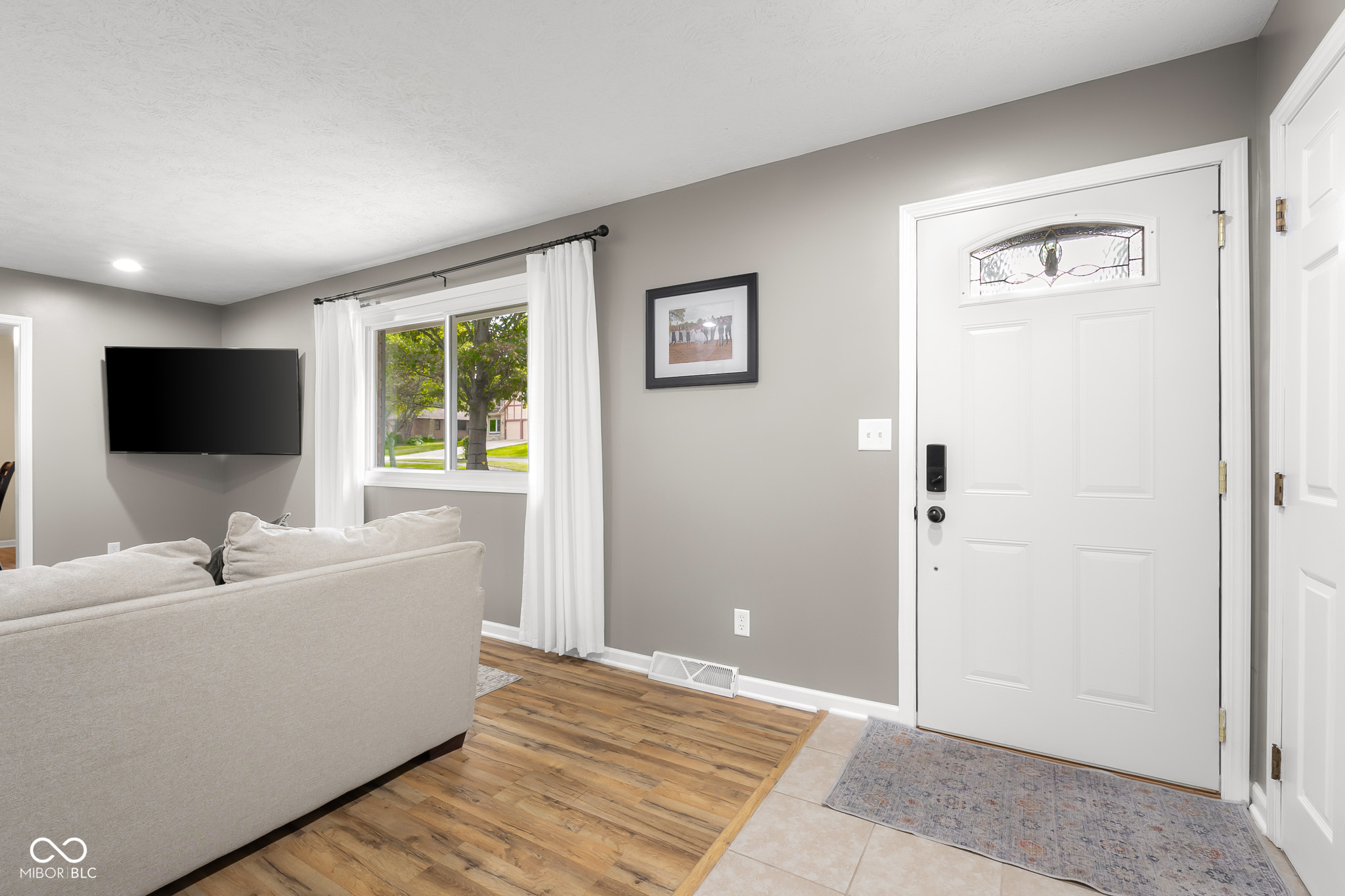 950 Countryside Lane Columbus, IN 47201 - Photo 4 of 47