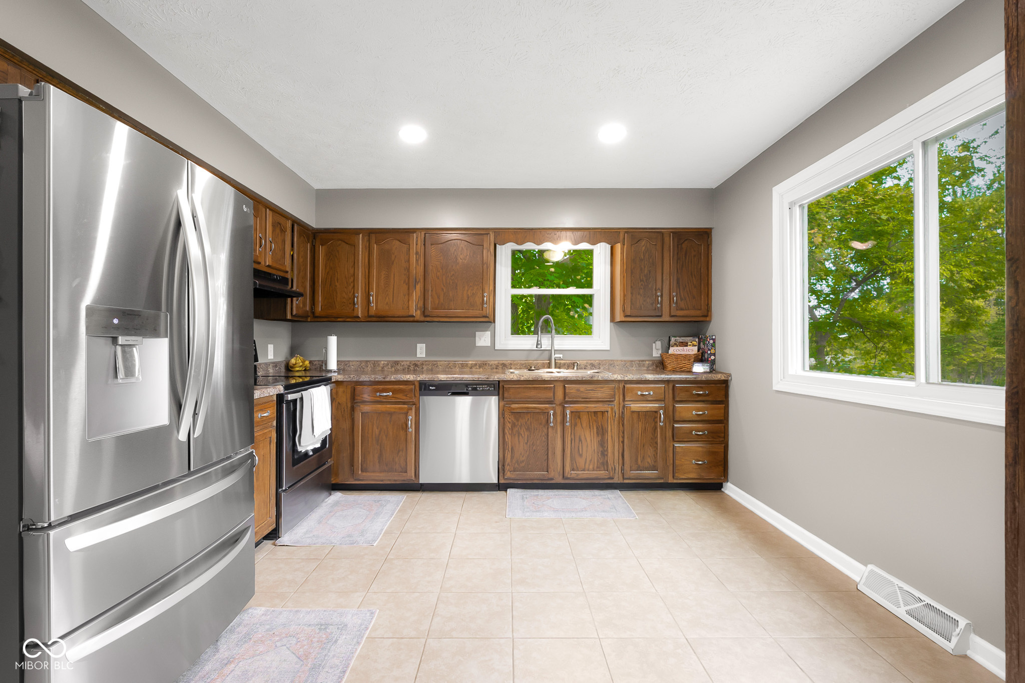 950 Countryside Lane Columbus, IN 47201 - Photo 9 of 47