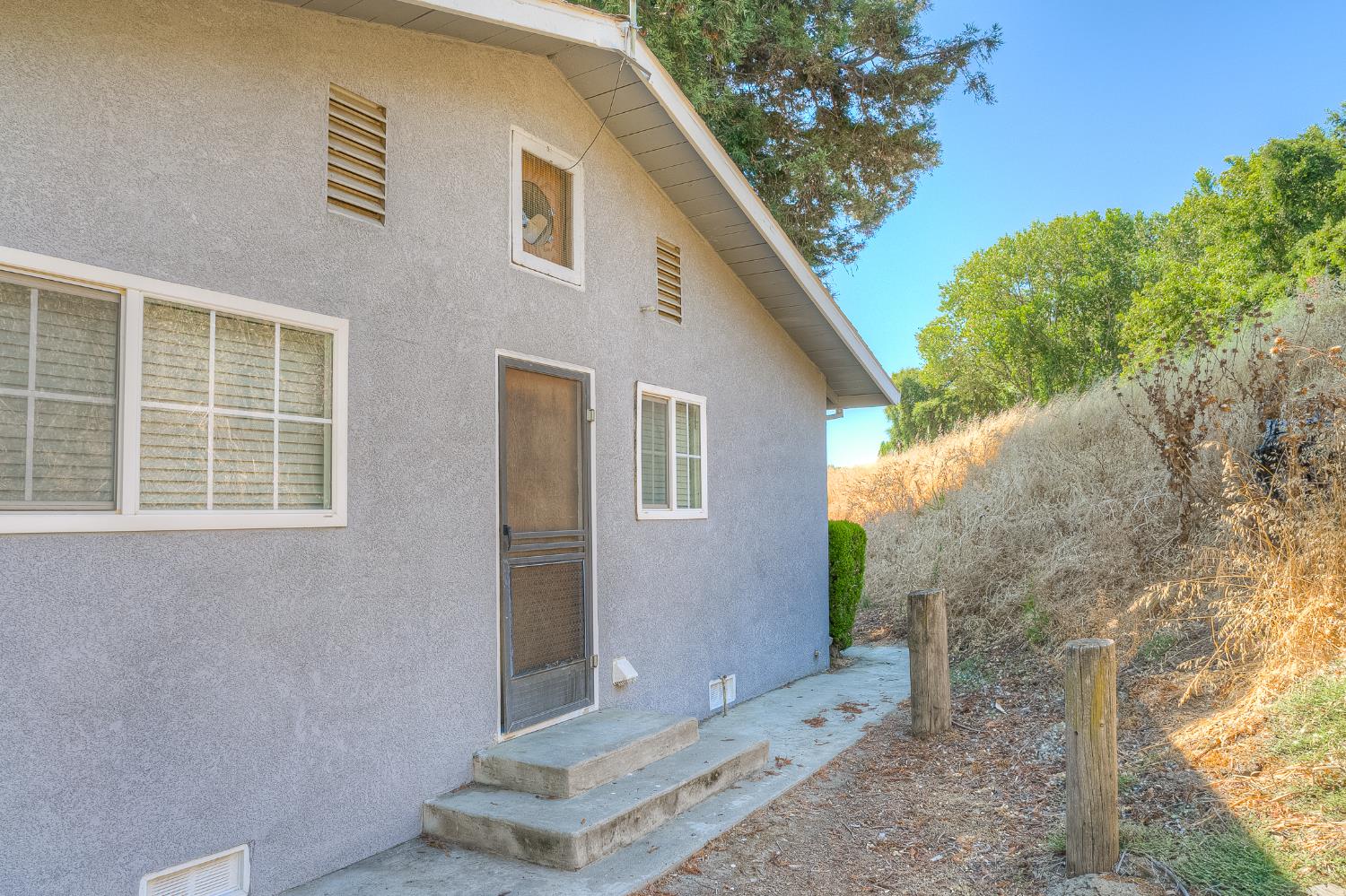 874 South Meridian Road Meridian, CA 95957 - Photo 33 of 54 a front view of a house with a yard