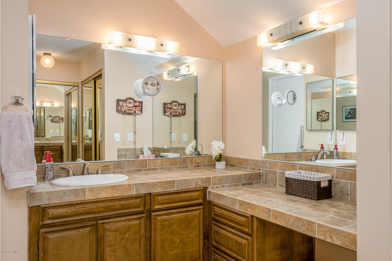 805 Woodgrove Road Fillmore, CA 93015 - Photo 15 of 26 805 Woodgrove Rd-018-019-Master Bathroom