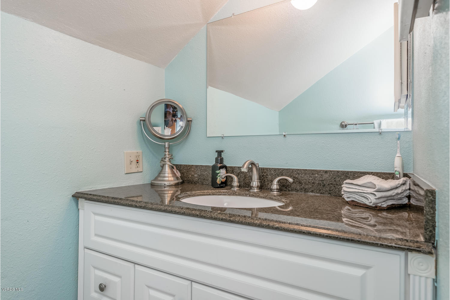 805 Woodgrove Road Fillmore, CA 93015 - Photo 17 of 26 805 Woodgrove Rd-020-021-Bathroom 2-MLS_