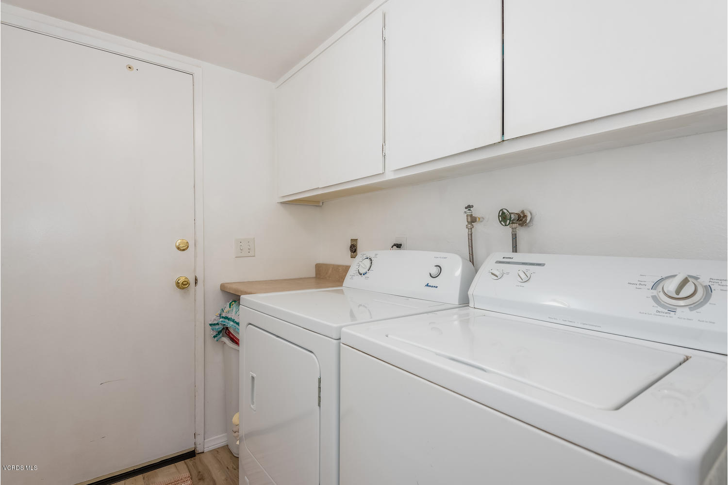 805 Woodgrove Road Fillmore, CA 93015 - Photo 22 of 26 805 Woodgrove Rd-026-014-Laundry-MLS_Siz