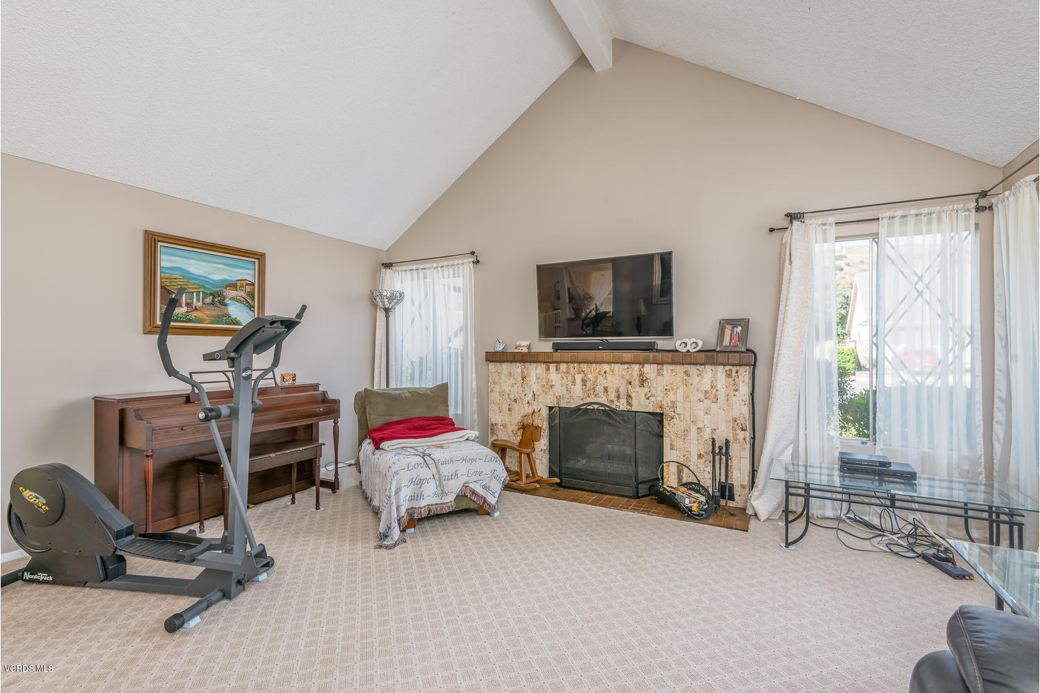 805 Woodgrove Road Fillmore, CA 93015 - Photo 5 of 26 805 Woodgrove Rd-005-006-Living Room-MLS