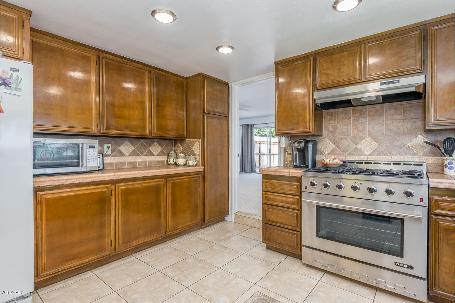 805 Woodgrove Road Fillmore, CA 93015 - Photo 9 of 26 805 Woodgrove Rd-009-026-Kitchen-MLS_Siz
