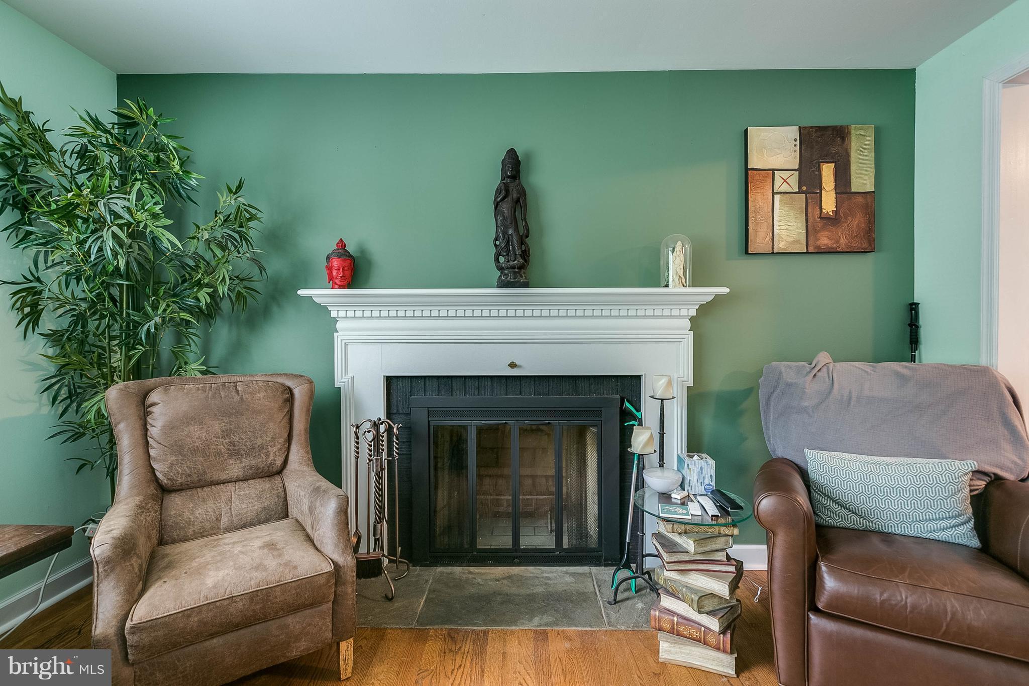 910 Gabel Street Silver Spring, MD 20901 - Photo 11 of 28 Living Room