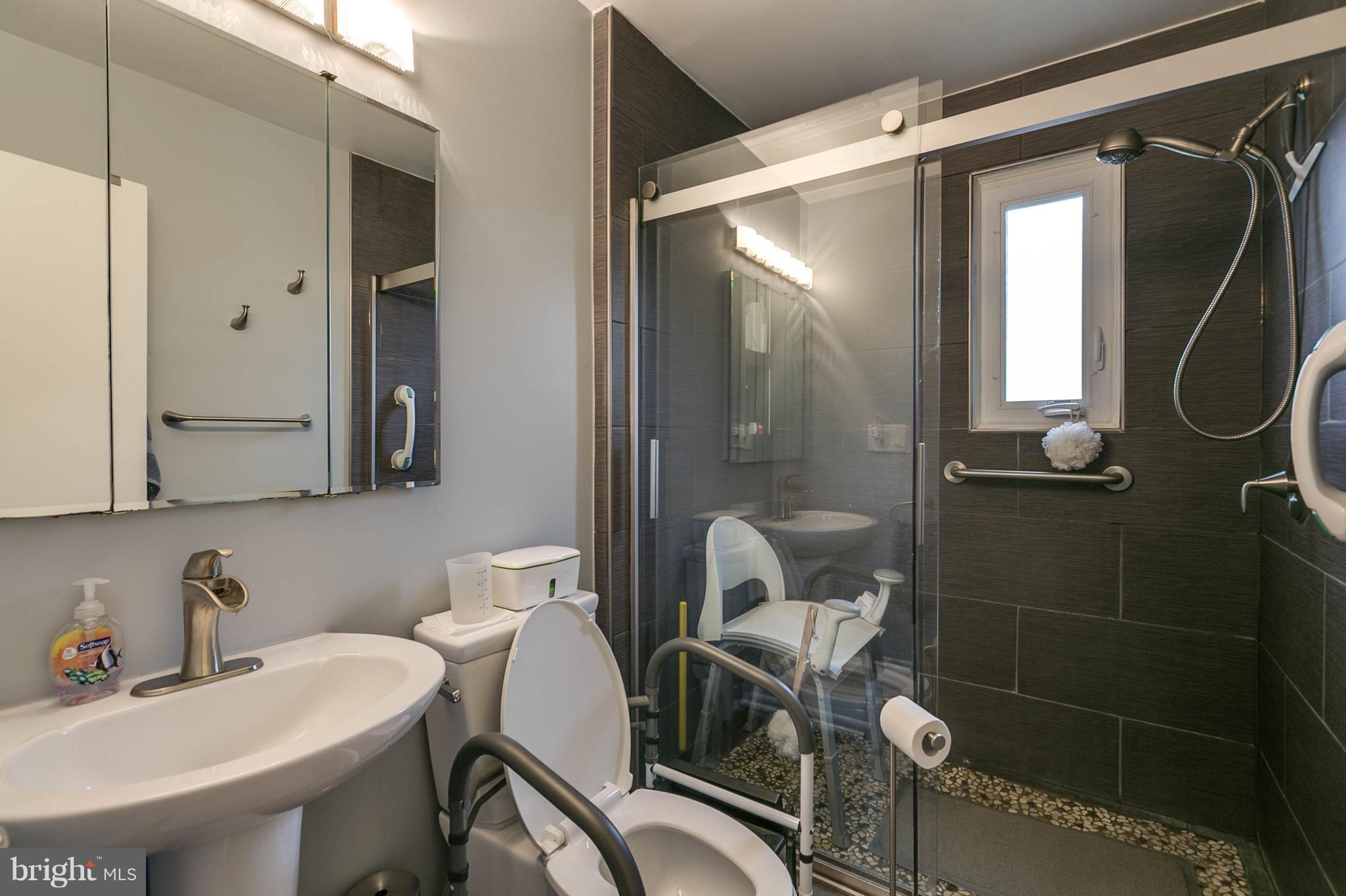 910 Gabel Street Silver Spring, MD 20901 - Photo 13 of 28 Bath