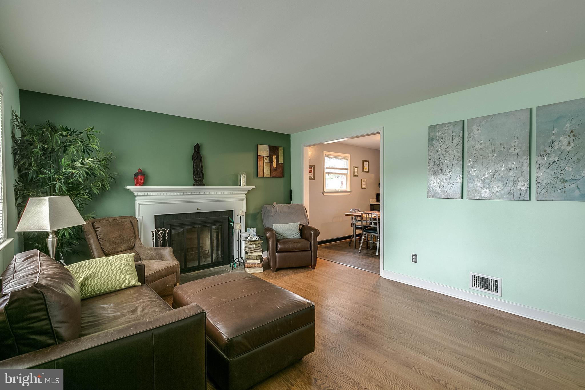 910 Gabel Street Silver Spring, MD 20901 - Photo 9 of 28 Living Room