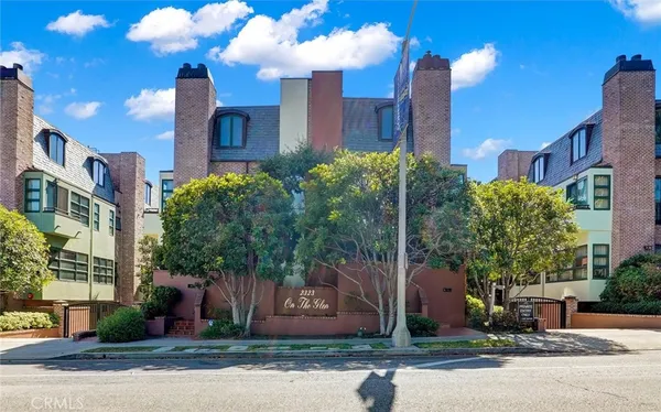 $7,900 | 2323 South Beverly Glen Boulevard, Unit 8, Los Angeles, CA 90064