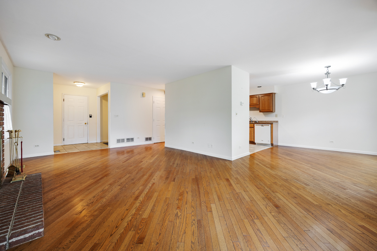1153 South Linneman Road, Unit 1153 Mount Prospect, IL 60056 - Photo 9 of 25