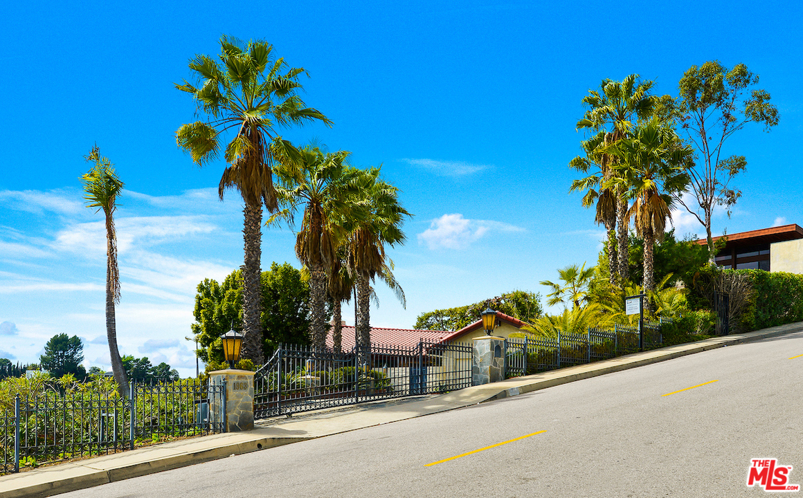1963 Stradella Road Los Angeles, CA 90077 - Photo 7 of 14