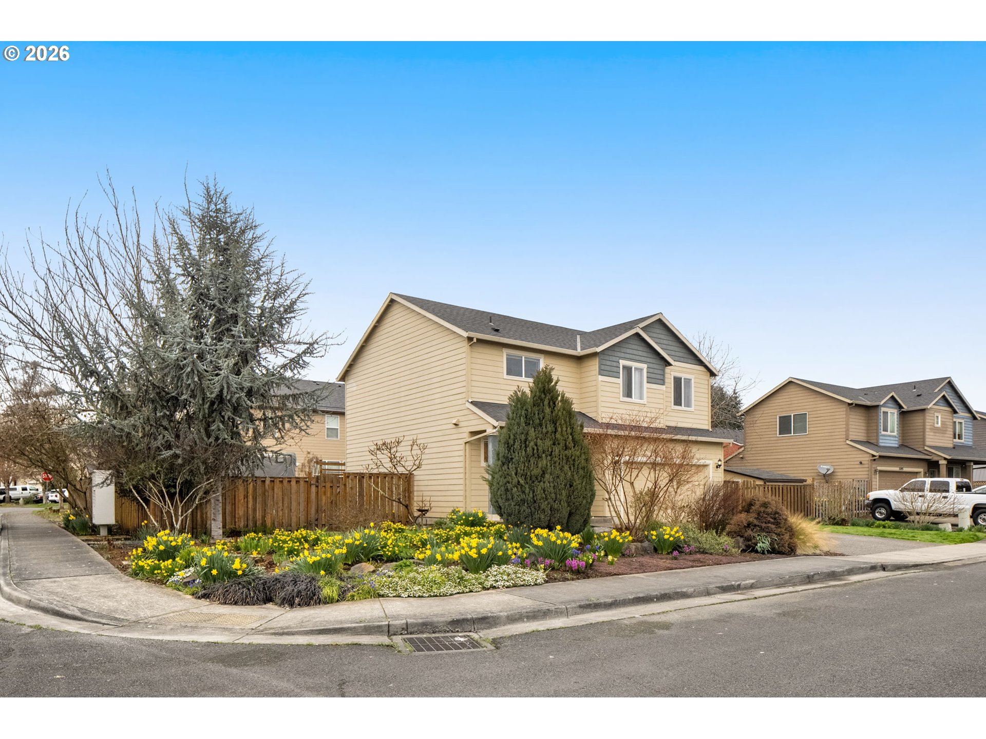 52183 Southeast Tussing Way Scappoose, OR 97056 - Photo 3 of 32 a front view of a house with a garden