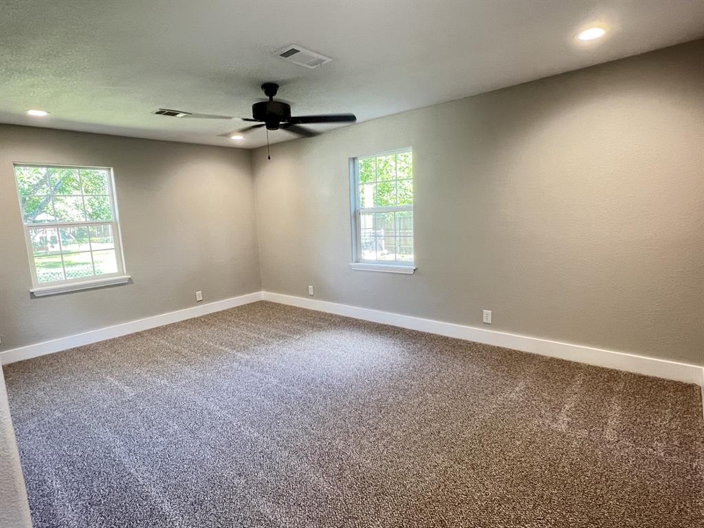302 Glen Oaks Road Bonham, TX 75418 - Photo 7 of 17