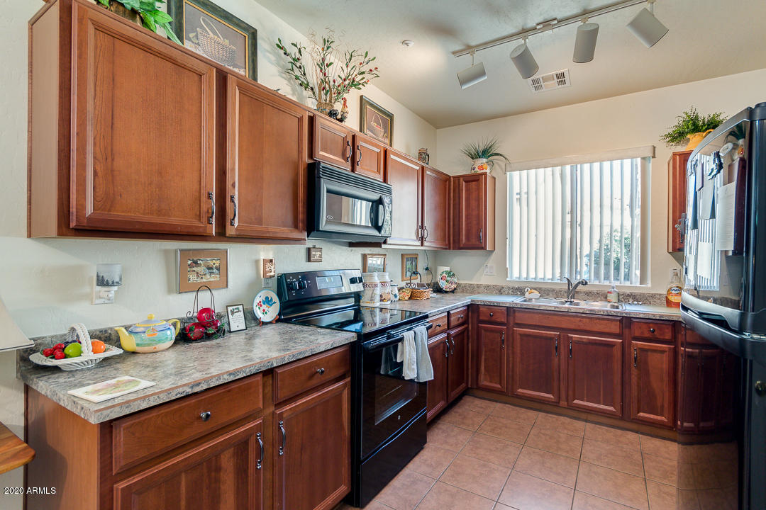 975 West Wendy Way Gilbert, AZ 85233 - Photo 2 of 31 2
