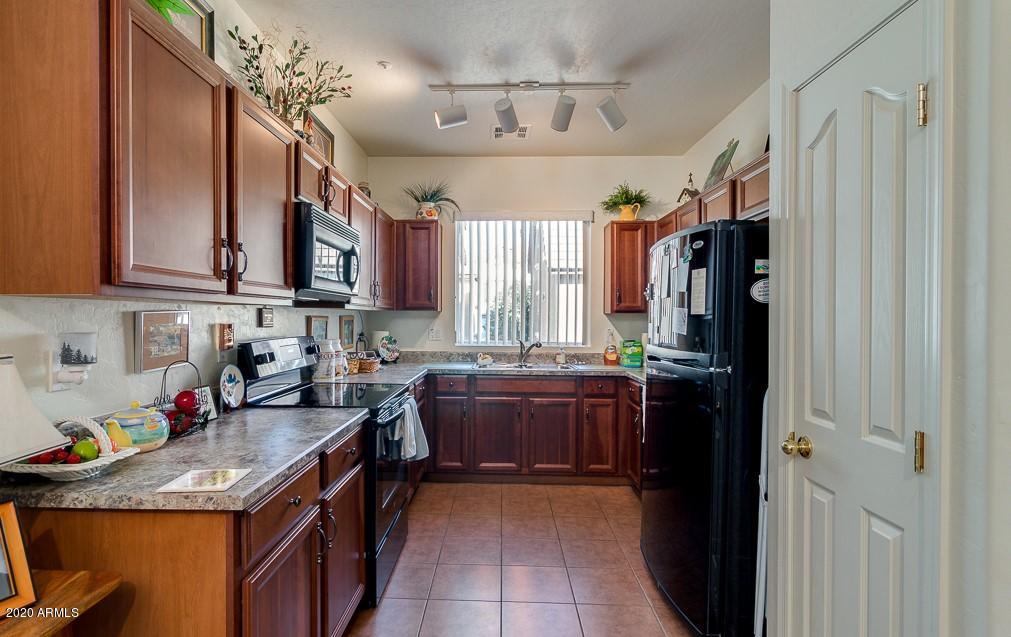 975 West Wendy Way Gilbert, AZ 85233 - Photo 3 of 31 2a