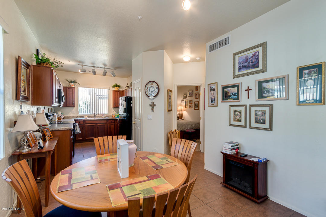 975 West Wendy Way Gilbert, AZ 85233 - Photo 5 of 31 2c