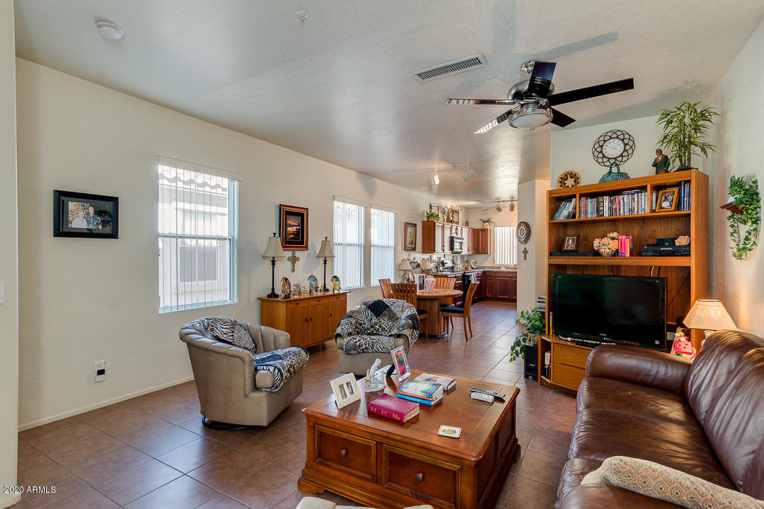 975 West Wendy Way Gilbert, AZ 85233 - Photo 8 of 31 4a