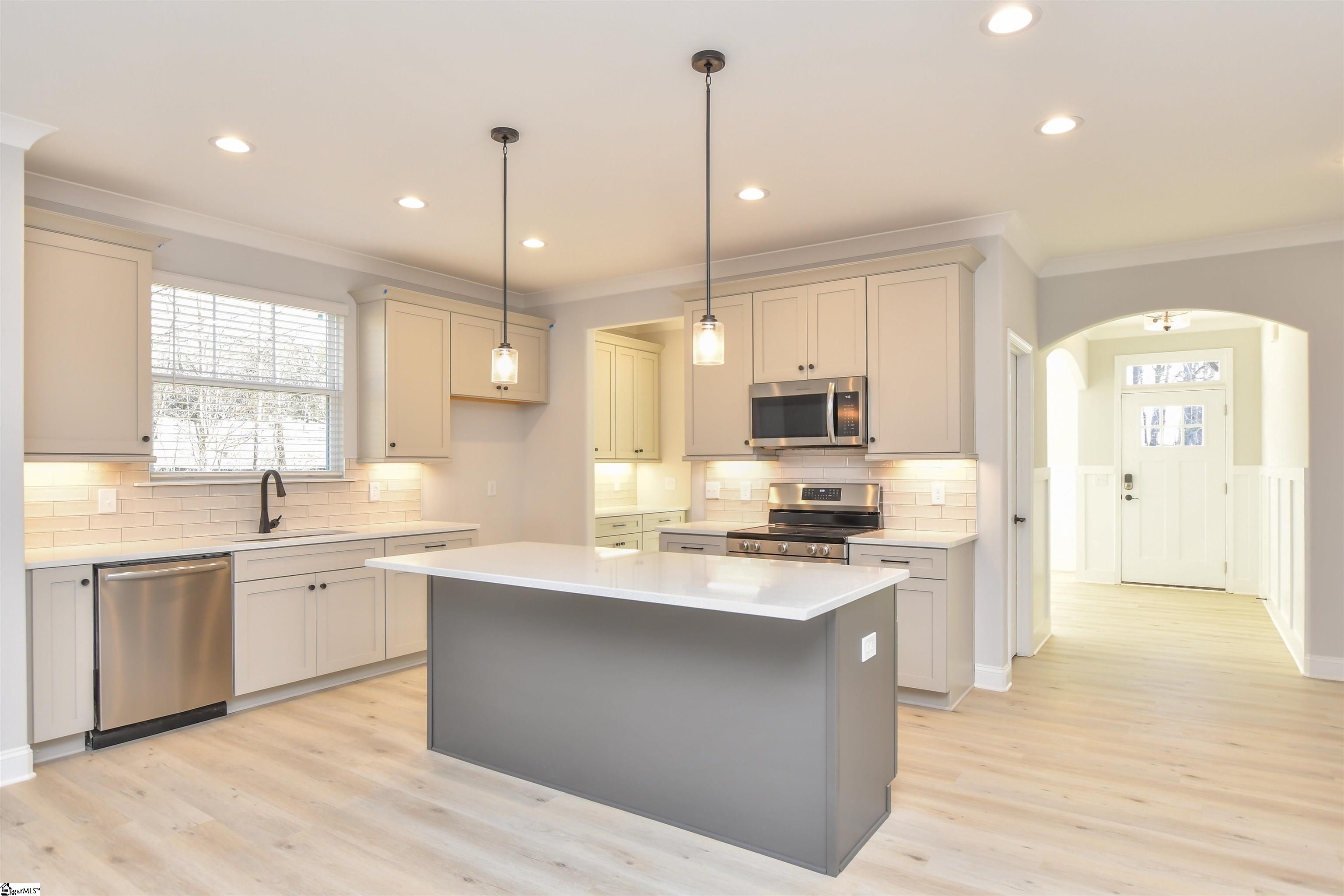 6000 Locust Hill Road Travelers Rest, SC 29690 - Photo 8 of 30