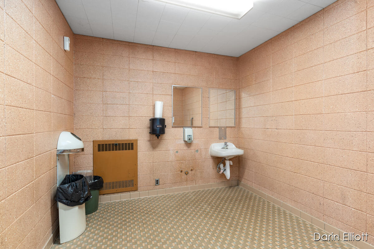 306 Russell Street Hubbardston, MI 48845 - Photo 17 of 92