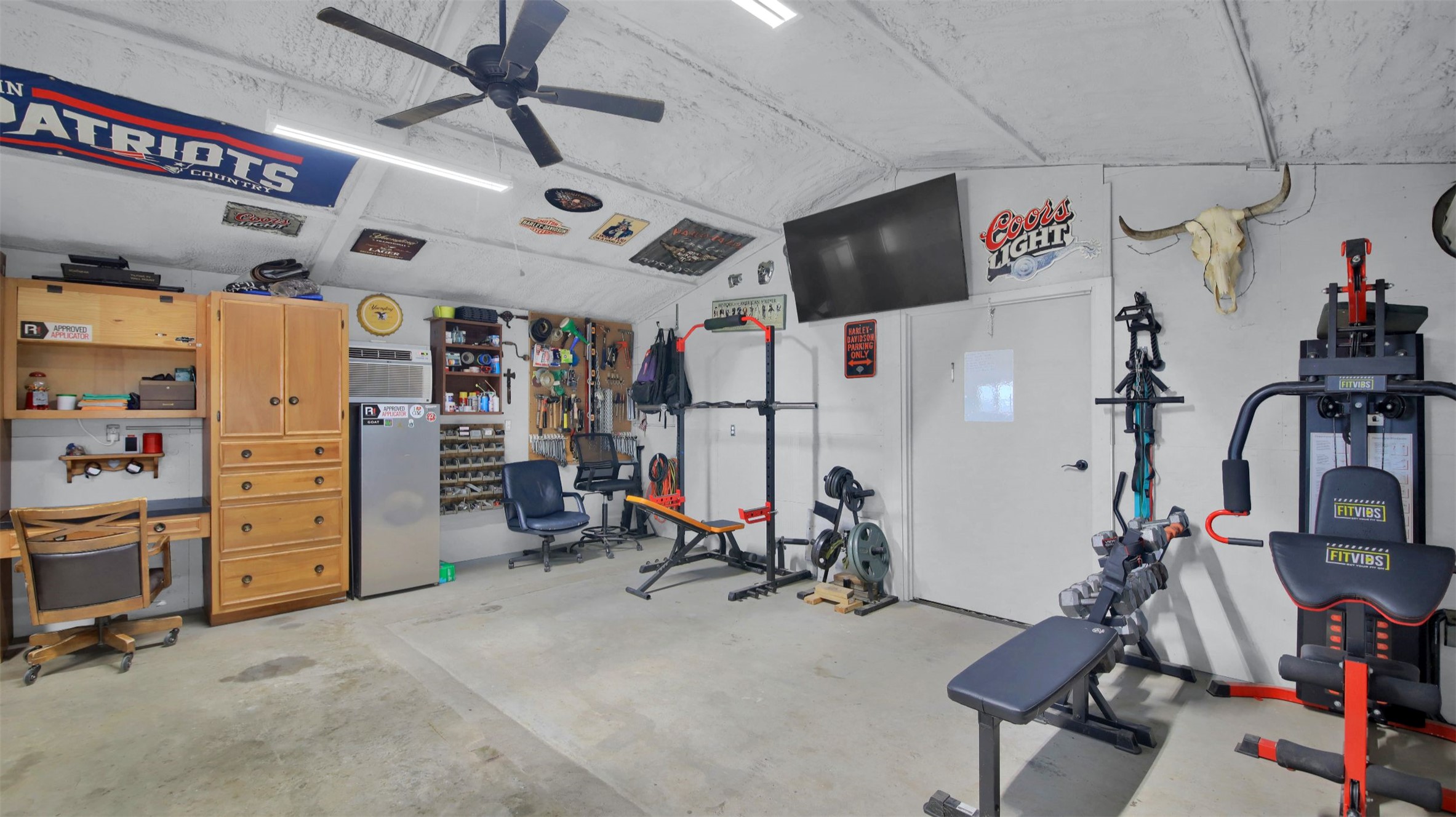 550 C.Bud Stockton Loop Jarrell, TX 76537 - Photo 32 of 37 Garage featuring a workshop area and a ceiling fan
